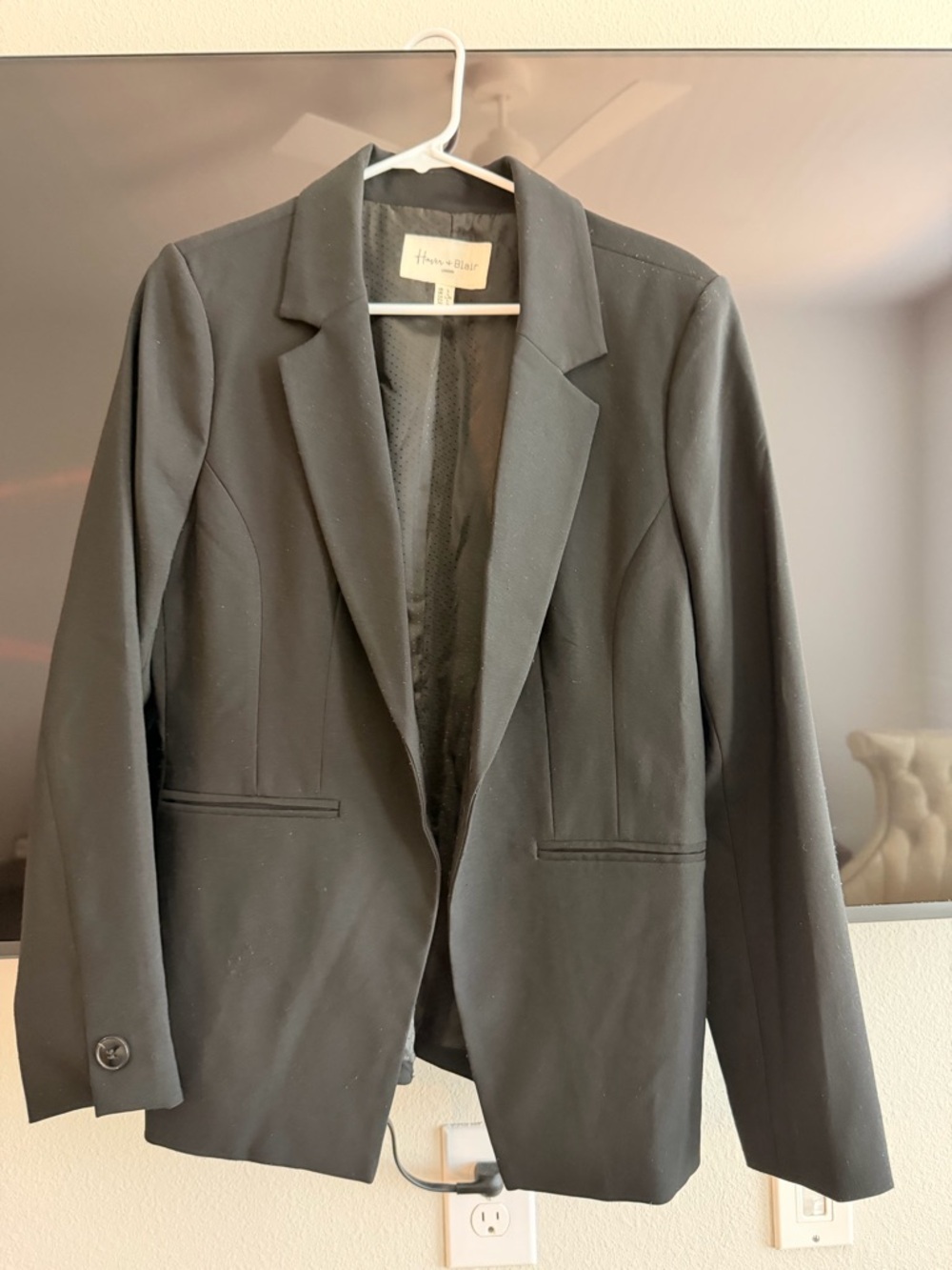 Hannah & Claire Black Women's Blazer - Tailored Notch Lapel